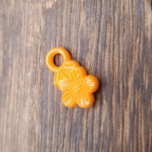 P110 spring in bloom charm - Picture 1 of 2